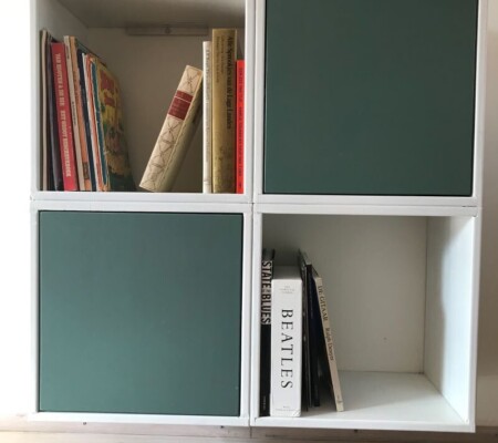 Boeken- en ladenkast hangend - massief vuren - lakbeits