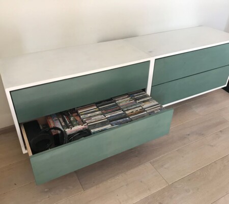 Boeken- en ladenkast hangend - massief vuren - lakbeits