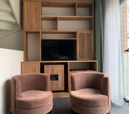 Inbouwkast massief Europees eiken met verlichting afwerking olie