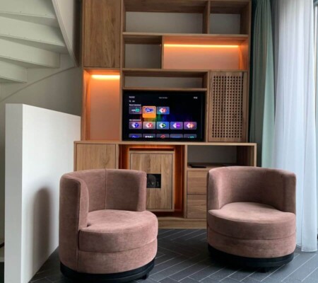 Inbouwkast massief Europees eiken met verlichting afwerking olie