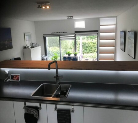 Wandkast en bar top met verlichting - massief hard maple - lak en olie